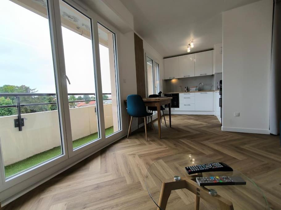 Agreable Studio Chantilly Avec Balcon Et Parking Securise Pau Kültér fotó