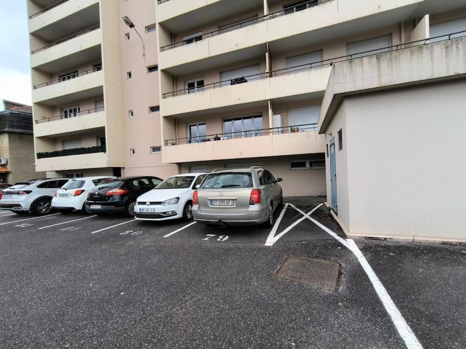 Agreable Studio Chantilly Avec Balcon Et Parking Securise Pau Kültér fotó