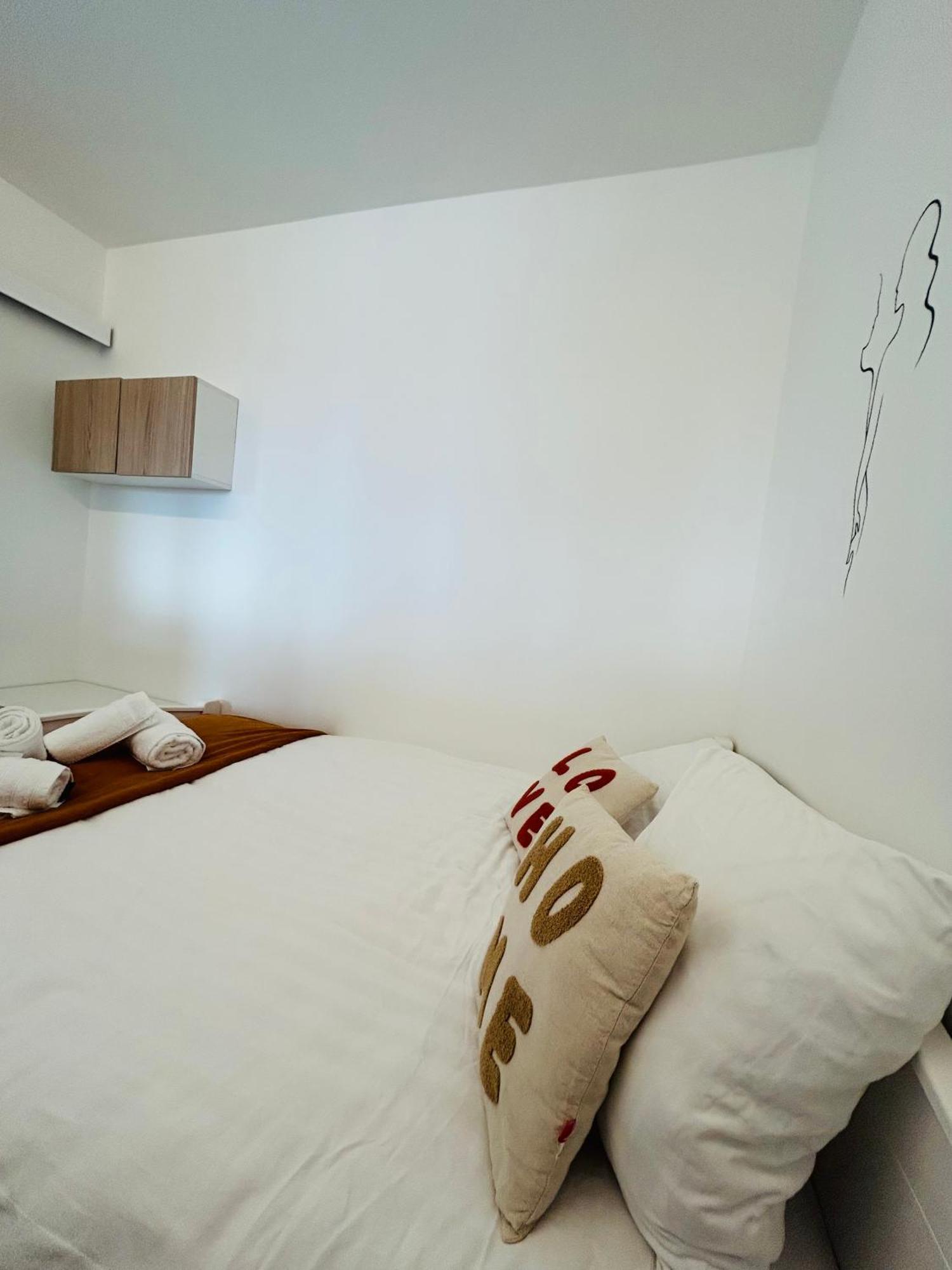 Agreable Studio Chantilly Avec Balcon Et Parking Securise Pau Kültér fotó