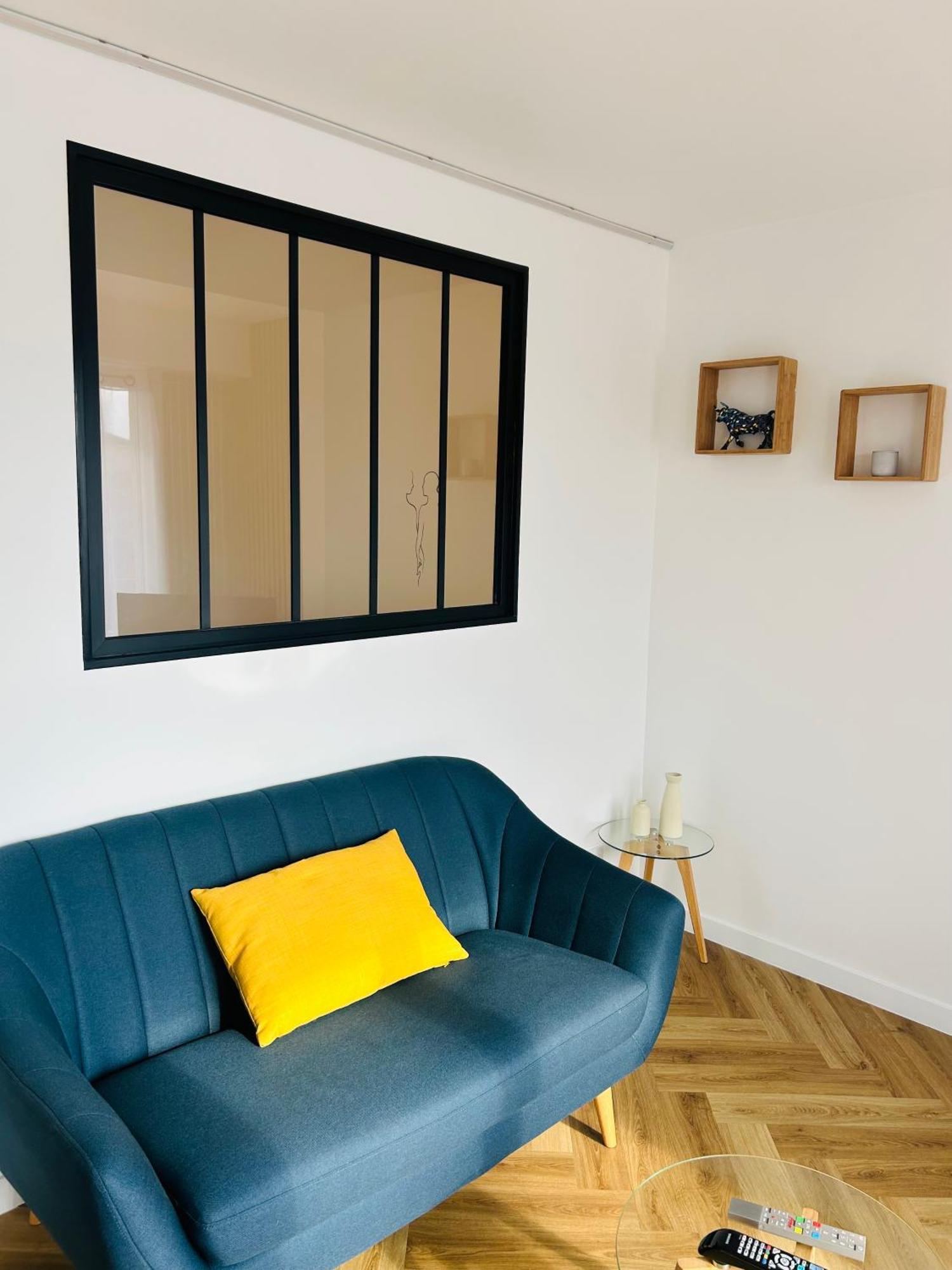 Agreable Studio Chantilly Avec Balcon Et Parking Securise Pau Kültér fotó